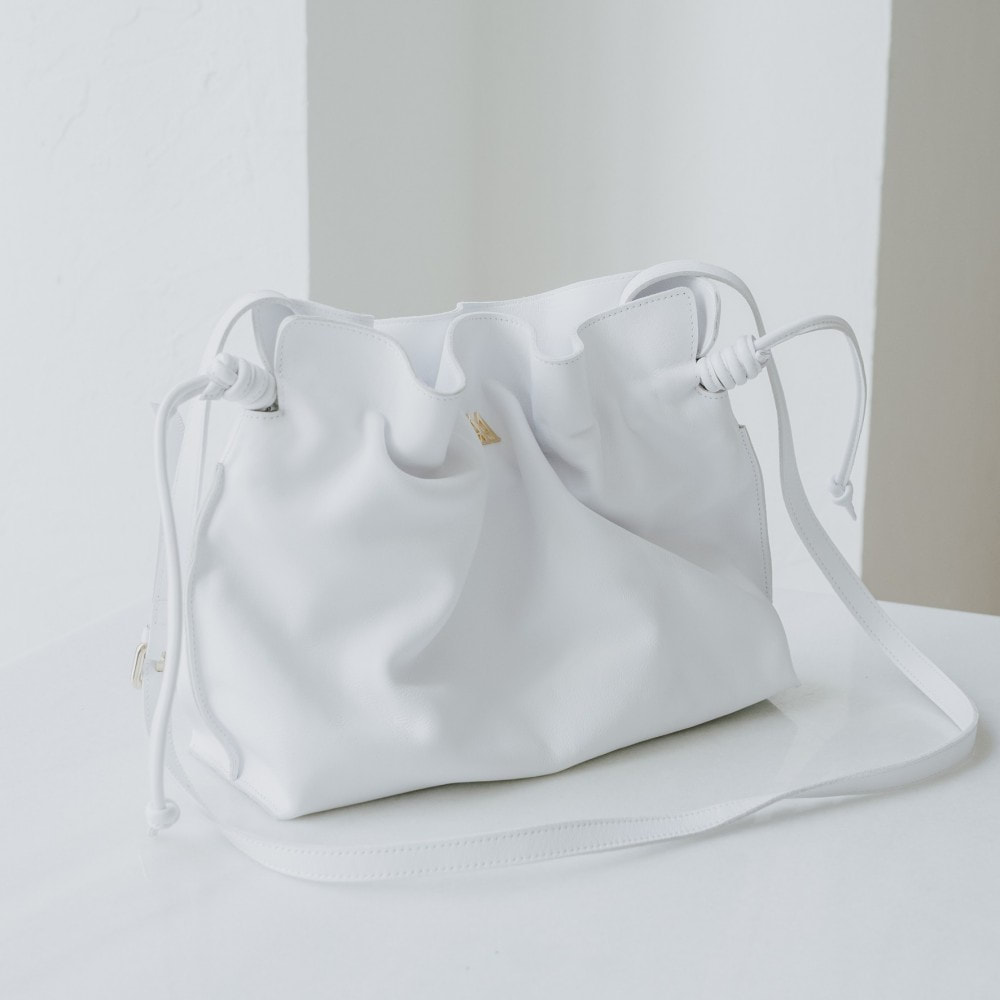 Ansa per Ansa Smooth Leather Gathered Bag in white 