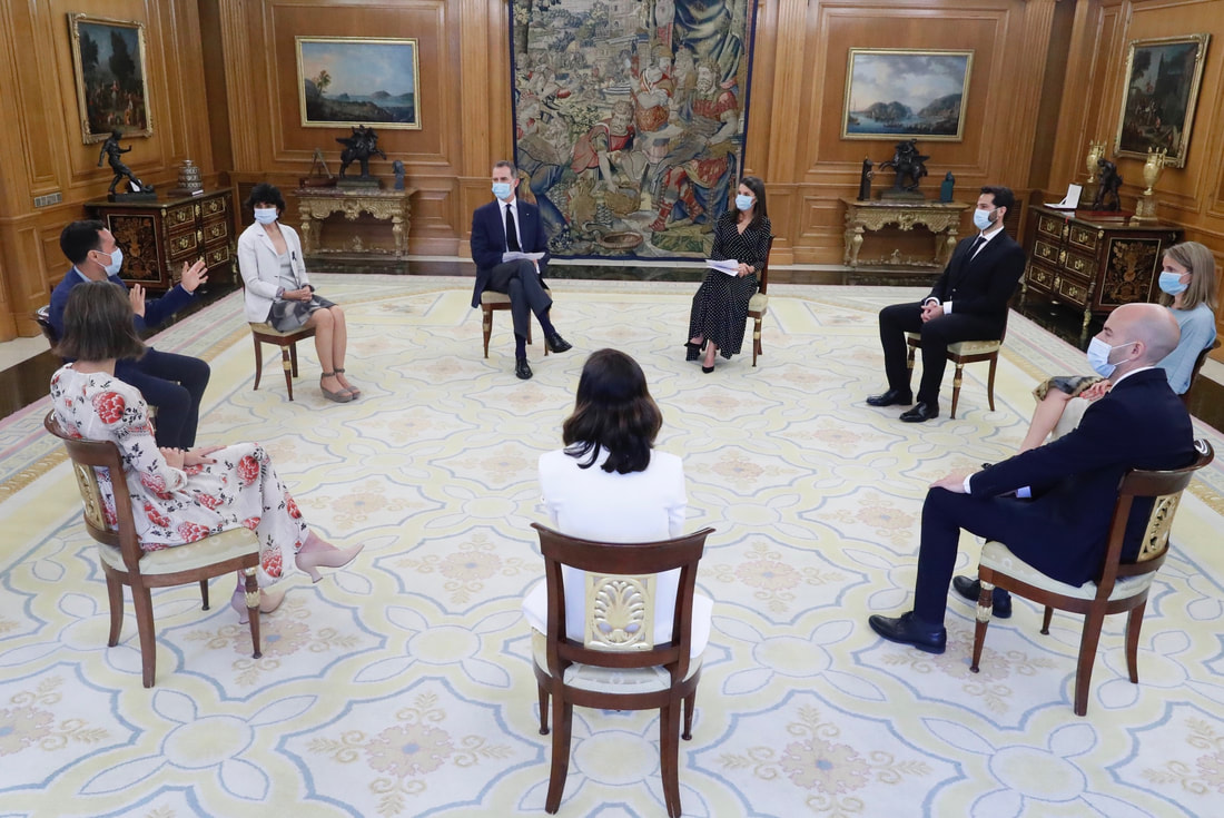 King Felipe VI and Queen Letizia met with seven 'founders of start-ups' related to the South Summit initiative.