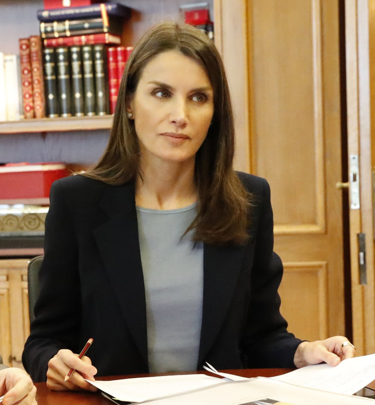 King Felipe VI and Queen Letizia later held a video conference with the president and head of the cabinet of the Autoridad Portuaria de Valencia APV (Valencia Port Authority).