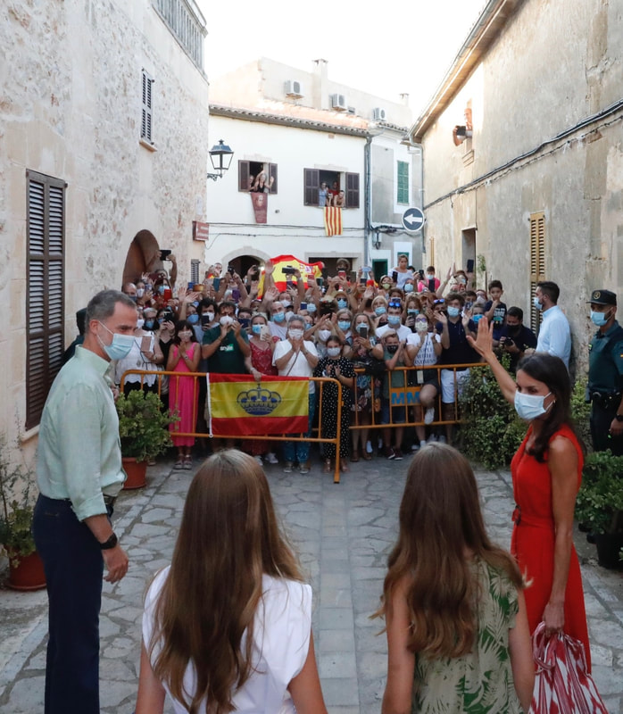 Spanish royal family greet crowds in Petra Mallorca on 10 August 2020