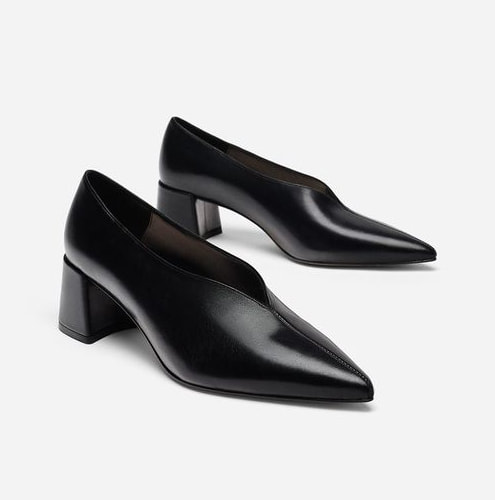 Uterque black V vamp high-heel court shoes