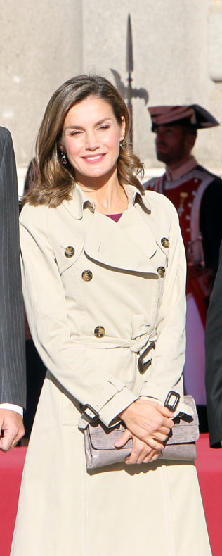 Magrit Gisela Clutch​ as carried by Queen Letizia.
