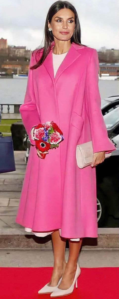 Carolina Herrera Oversized Wool and Cashmere-Blend Felt Coat in Pink​ as seen on Queen Letizia.