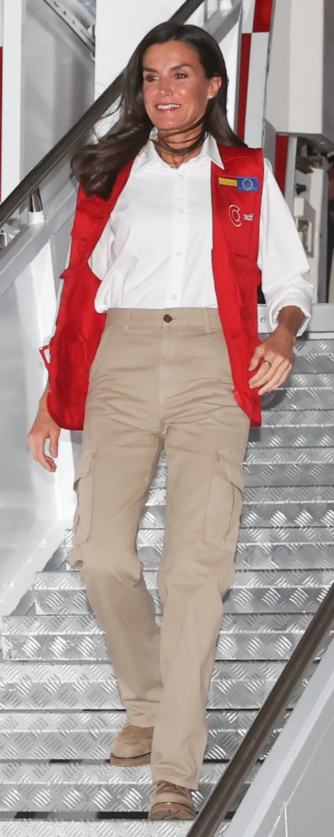 Stradivarius Straight-Fit Cargo Trousers in Pale Tan as seen on Queen Letizia.