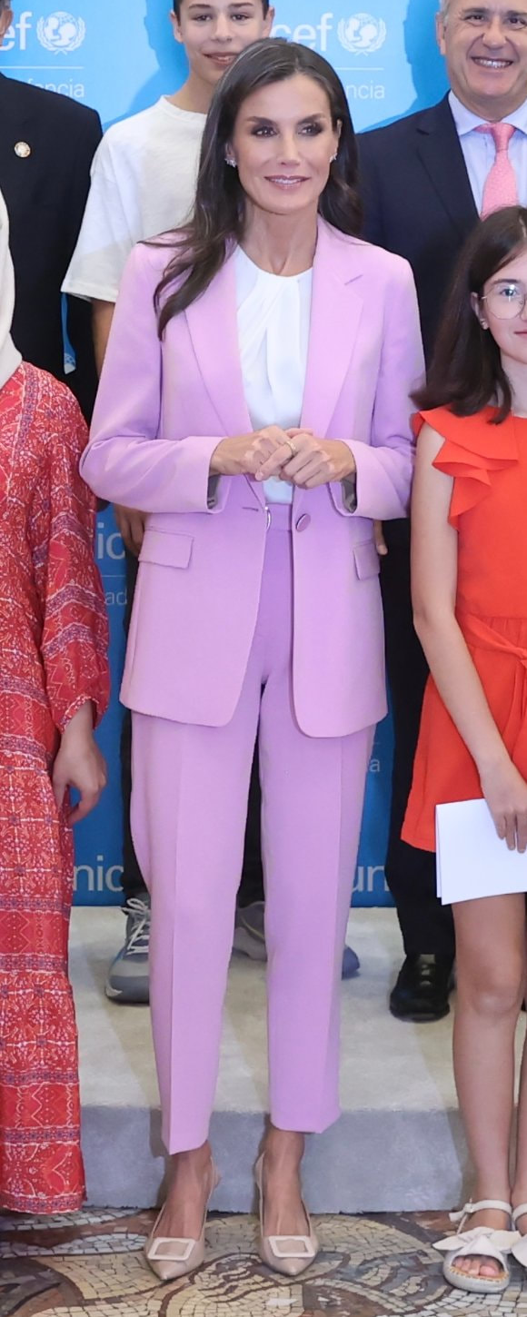 Hugo Boss Tapia Trousers in Light Pink​ as seen on Queen Letizia.