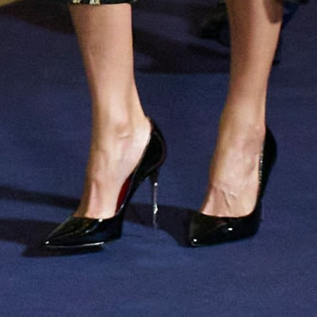 Queen Letizia wears Carolina Herrera 'Good Girl' 100 Patent Leather Pumps in Black