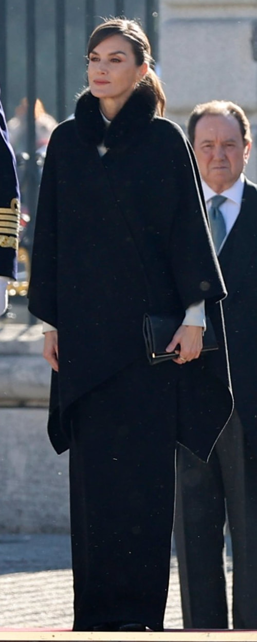 Bouret 'Raffica' Skirt in Black as seen on Queen Letizia