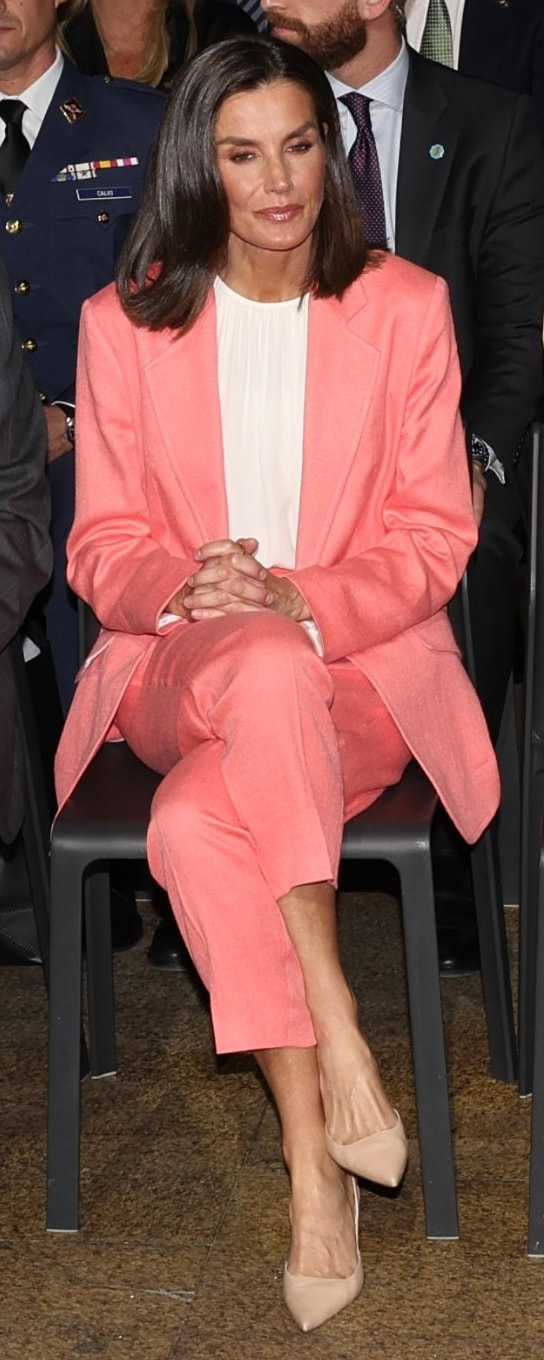 Hugo Boss 'Tefike' Linen-Blend Trousers in Light Purple as seen on Queen Letizia.