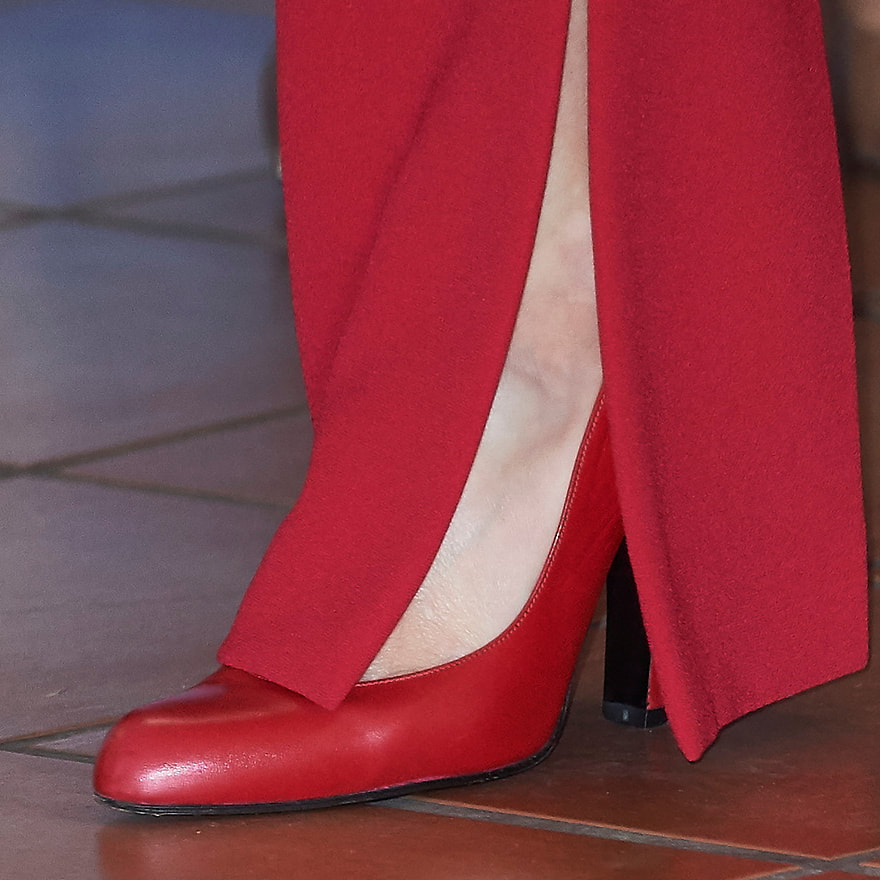 Queen Letizia wears red leather almond toe pumps