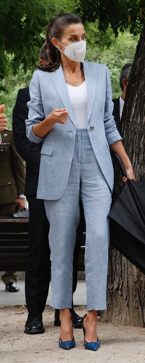 Adolfo Dominguez Linen Ankle Length Trousers in Blue as seen on Queen Letizia.