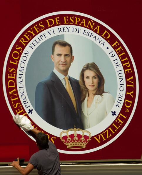 King Felipe VI & Queen Letizia of Spain UNSIGNED photograph M5006 NEW IMAGE 