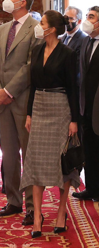 Nina Ricci Marché Chain Shoulder Bag​ as carried by Queen Letizia.
