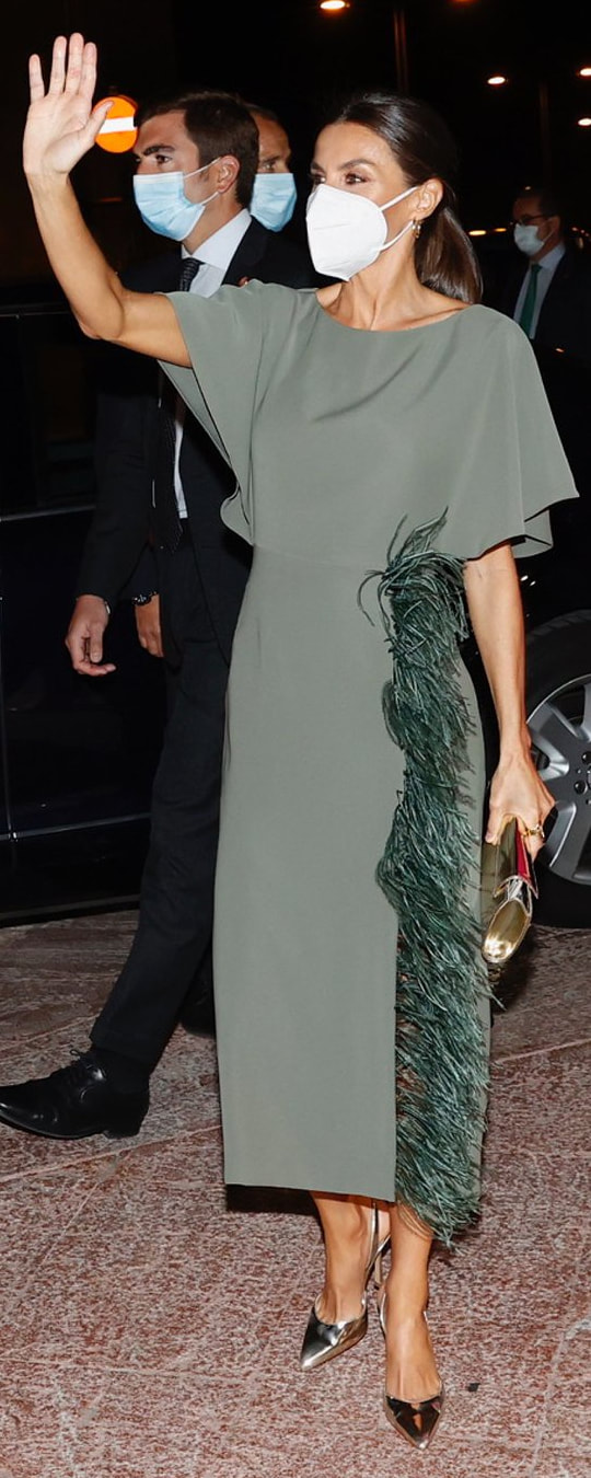 Magrit Alice Clutch in Gold​ as carried by Queen Letizia.