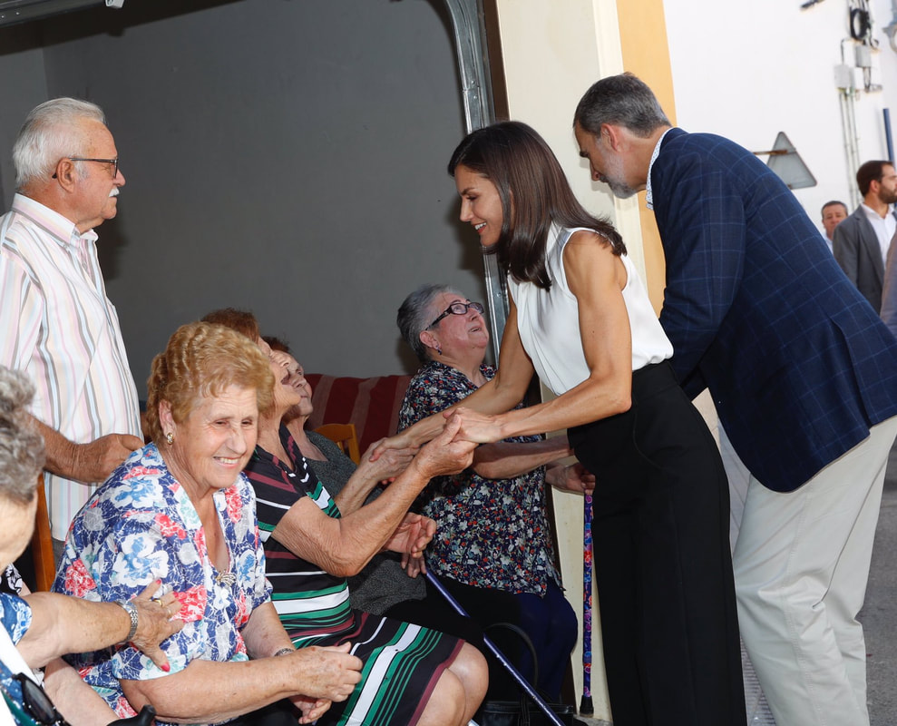 King Felipe and Queen Letizia greet crowds in Orihuela. October 2019