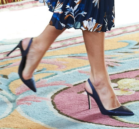 Magrit Claudia slingback pumps navy blue leather