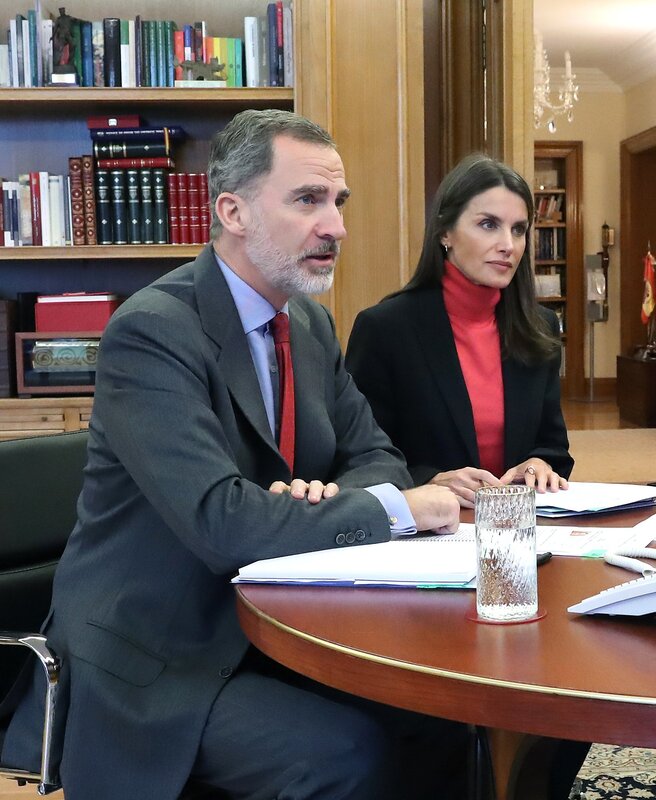 The King and Queen of Spain held video conferences and telephone calls on 31 March 2020 from their home within the Palace of Zarzuela