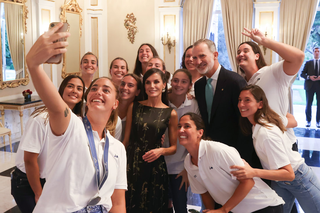 King Feliep VI and Queen Letizia met the Spanish artistic swimming team, as well as the Spanish men's and women's water polo teams at Albéniz Palace on 18th September 2023