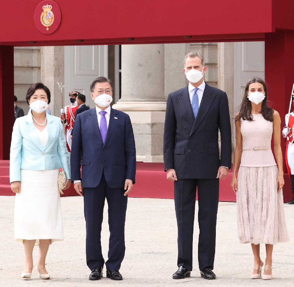 The King and Queen of Spain received the President of the Republic of Korea, Moon Jae-In, and First Lady, Kim Jung-sook, who are on a State Visit to Spain between the 15th-16th of June, at the Royal Palace of Madrid on 15 June 2021