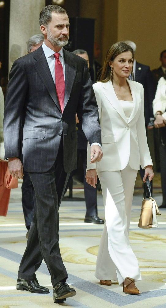 Queen of Spain wearimg white Carolina Hererra wide-leg pant suit in May 2018