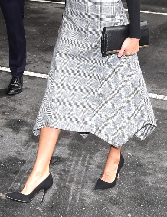 Queen Letizia wears Carolina Herrera 'Astrud' clutch bag and Carolina Herrera black suede pointed-toe pumps