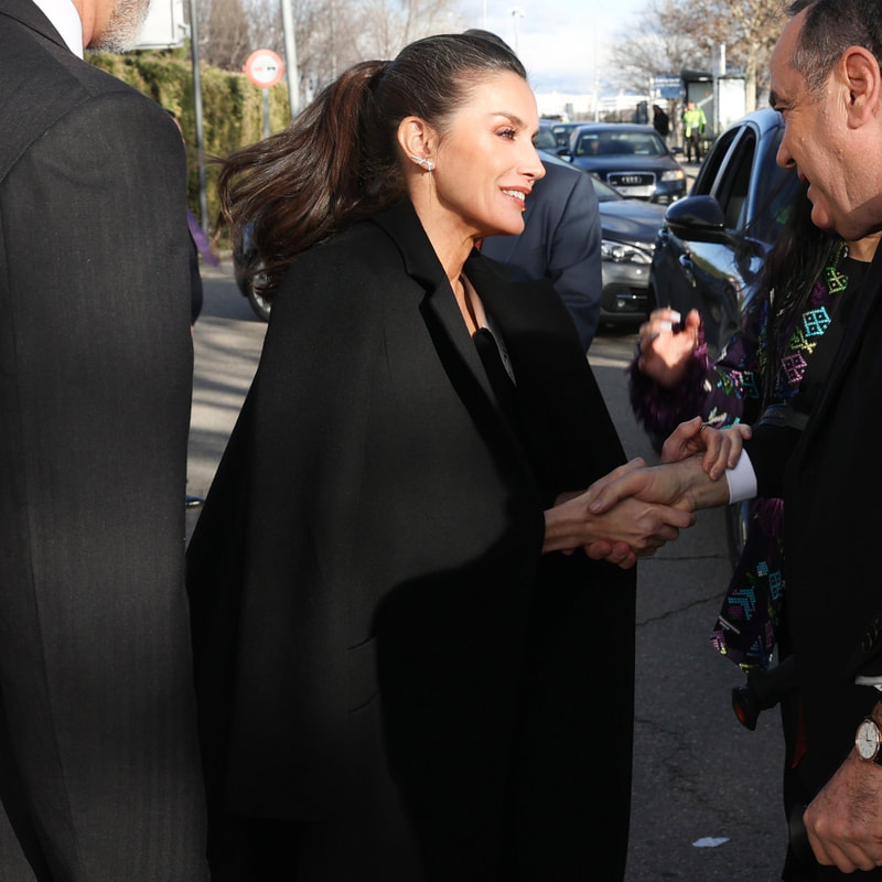 Queen Letizia wears black Carolina Herrera Oversized Wool and Cashmere-Blend Felt Coat