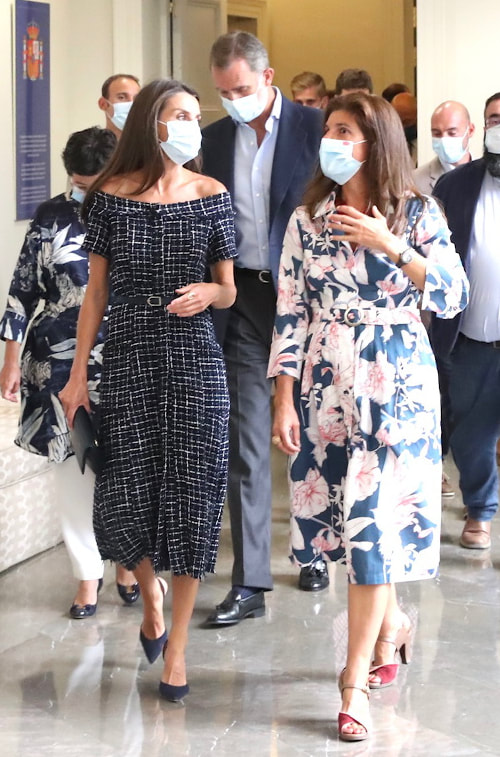 Queen Letizia and King Felipe head to the Multipurpose Hall of the Palacio de Viana where the Cooperative's Day meeting will take place on 8 September 2020