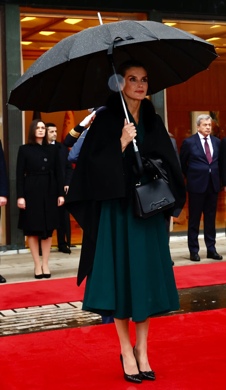 Queen Letizia arrived in Croatia wearing a green coadress and her black Carolina Herrera fur-collar cape