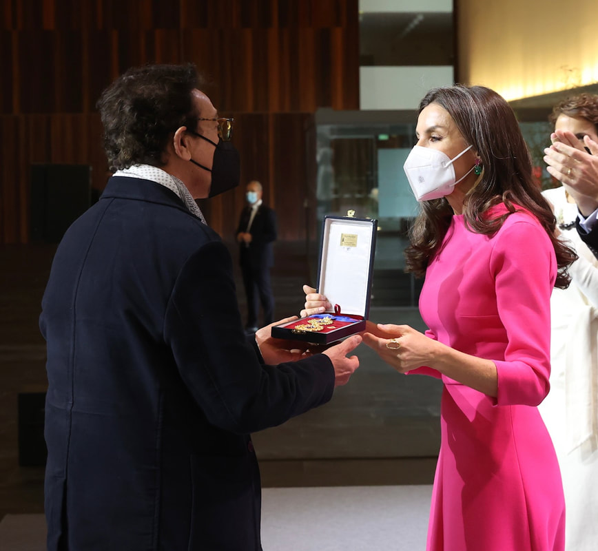 Queen Letizia delivers the Gold Medals of Merit in Fine Arts 2020 at the at the Baluarte Auditorium in Pamplona on 2 March 2022