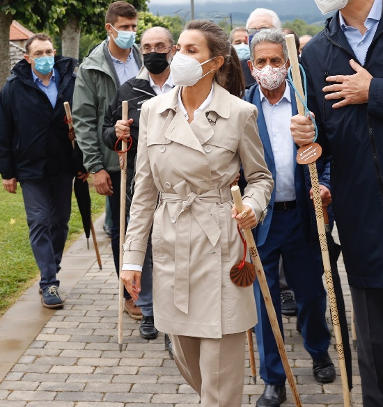 Queen Letizia wears Hugo Boss Makari trench coat