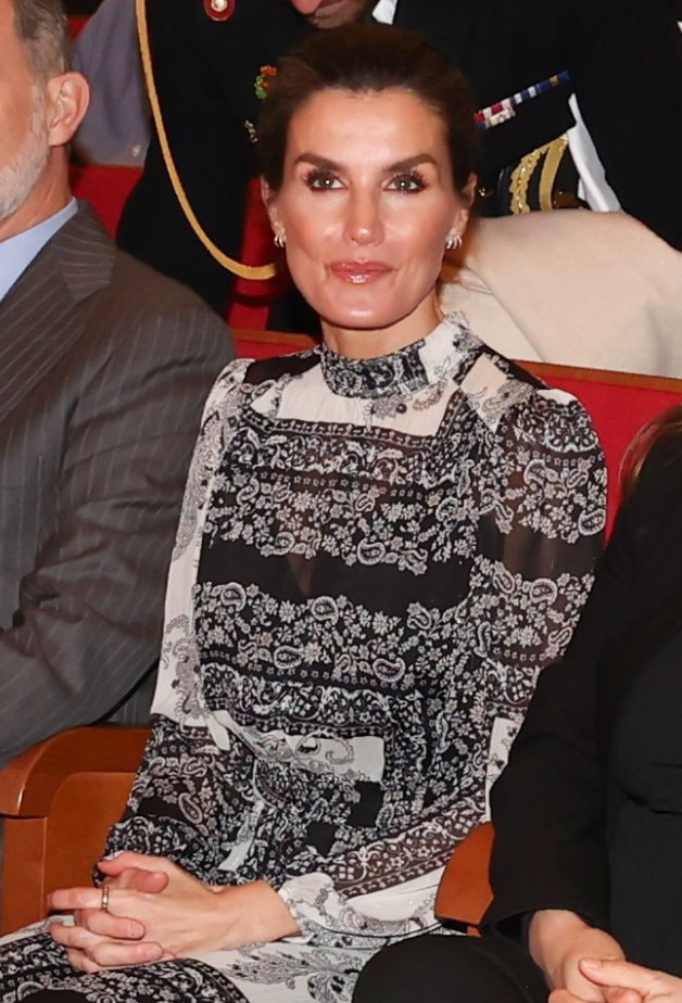 Queen Letizia wears Gold & Roses Shewel Triple Hoops and the Coreterno Amor Che Tutto Move Ring