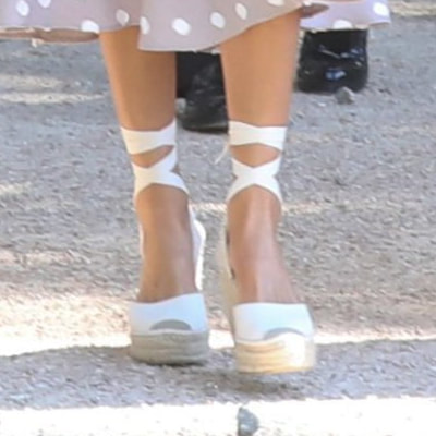 Queen Letizia wears Macarena ALBA50 cotton espadrille wedges 