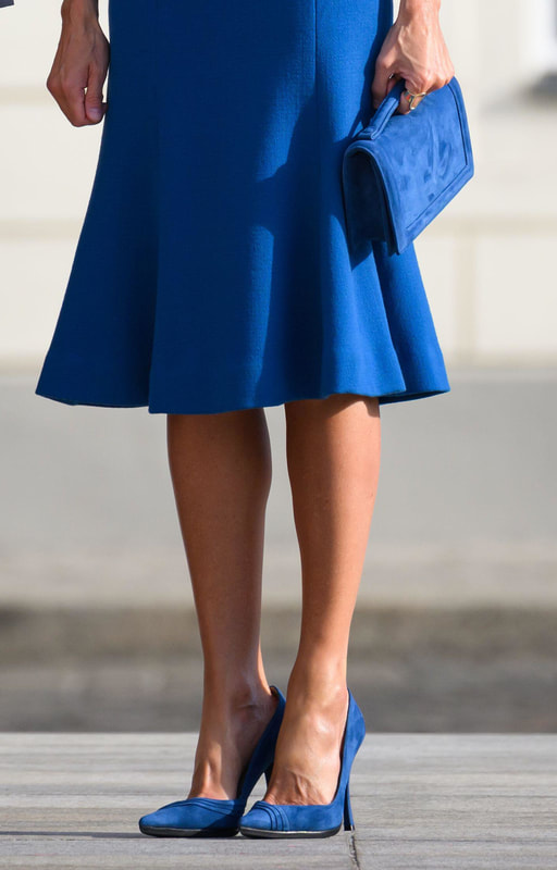 Queen Letizia wears Magrit peacock blue suede pumps and matching handbag