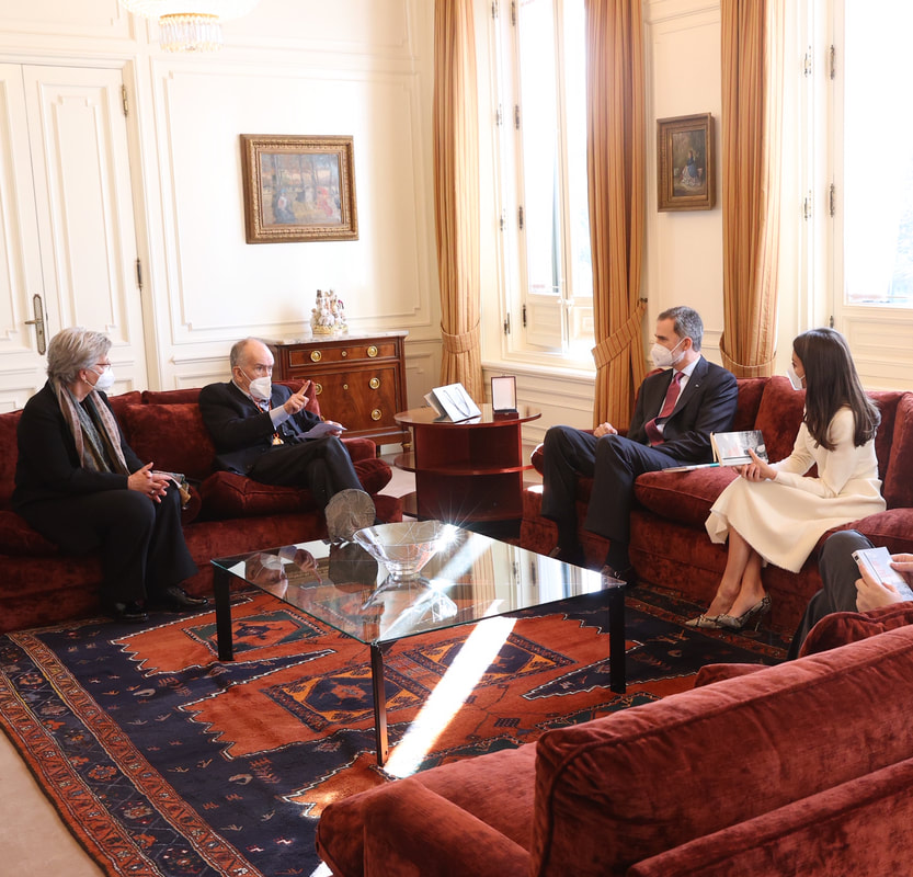 King Felipe VI and Queen Letizia chat to Miguel de Cervantes 2019 Prize winner, Joan Margarit and his wife Mariona Ribalta on 21 December 2020