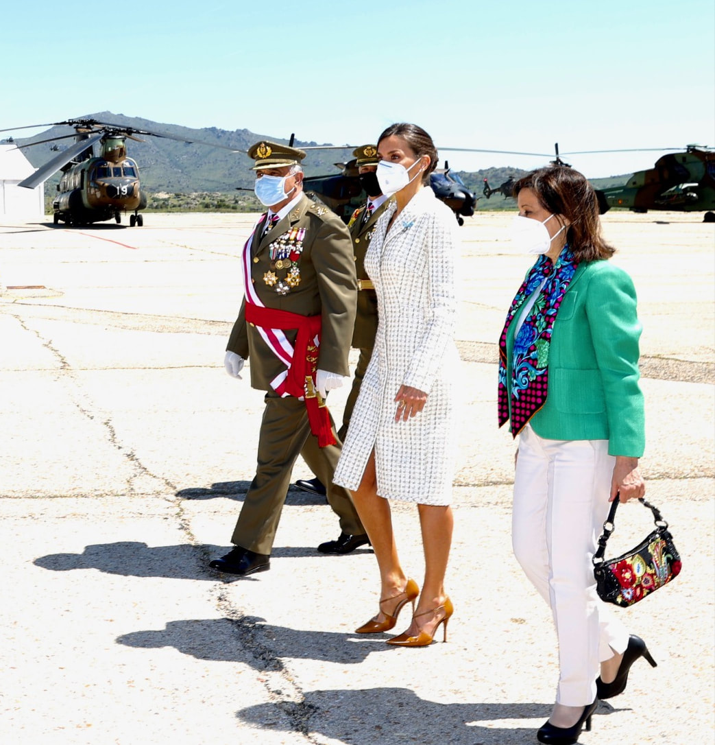 Queen Letizia of Spain delivered the National Ensign (Spanish National Flag), in its standard form, to the Army Aviation Academy on 7 May 2021