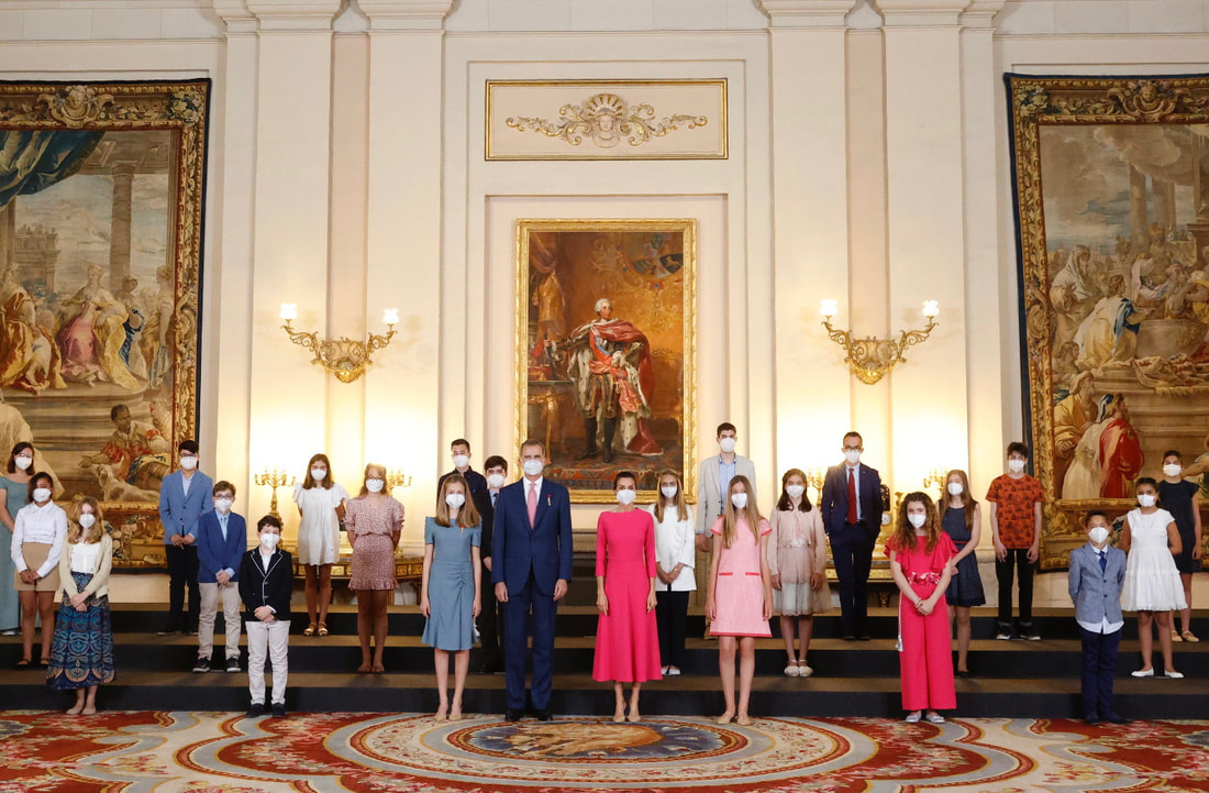 The Spanish Royal Family held a meeting with the winning children of the school contest 'What is a King for you?'