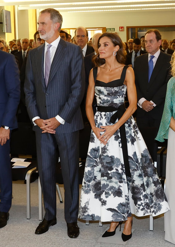 King Felipe and Queen Letizia attended the official opening of the Royal Collections Gallery at the Royal Palace complex in Madrid on 25 July 2023. Queen Letizia wore a white & black Carolina Herrera New York Resort 2021 Floral Print Sweetheart-Neck Dress.