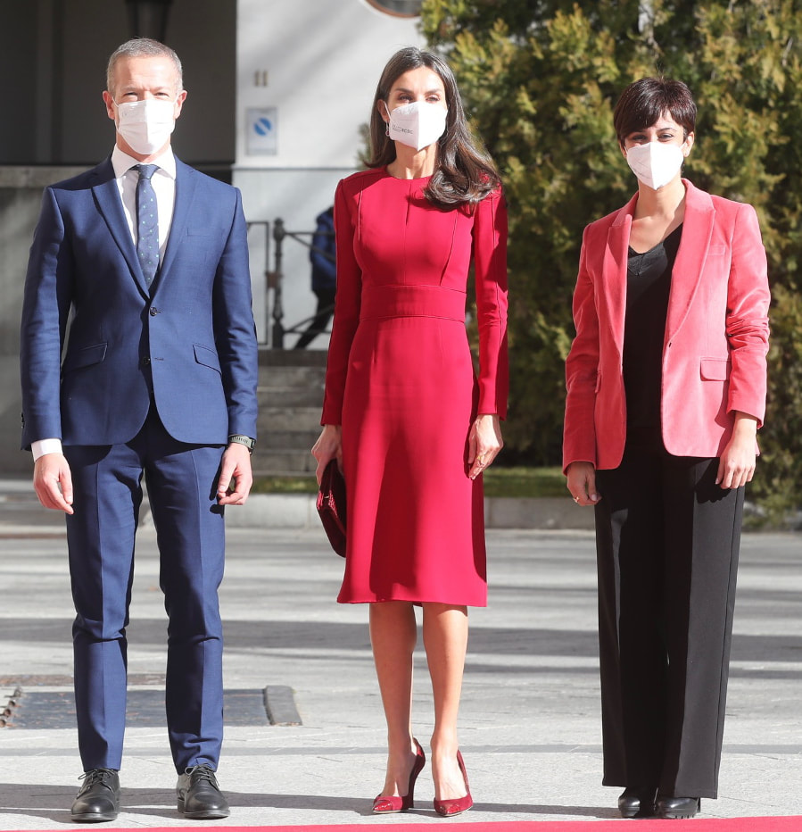 Queen Letizia looks resplendent in red for Luis Carandell Awards ceremony