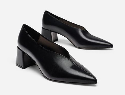 Uterque Black V vamp high-heel court shoes